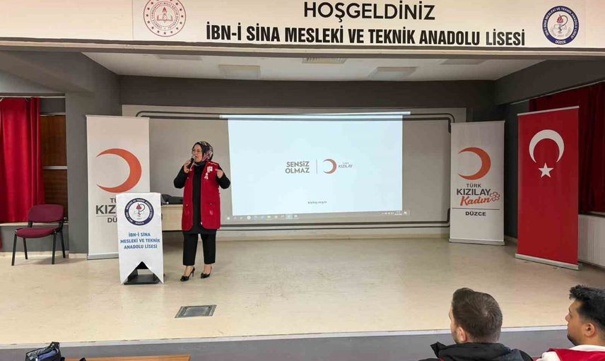 Liseden hayat kurtaran adımlar: öğrenciler Kızılay eğitiminde ilk müdahaleyi öğreniyor