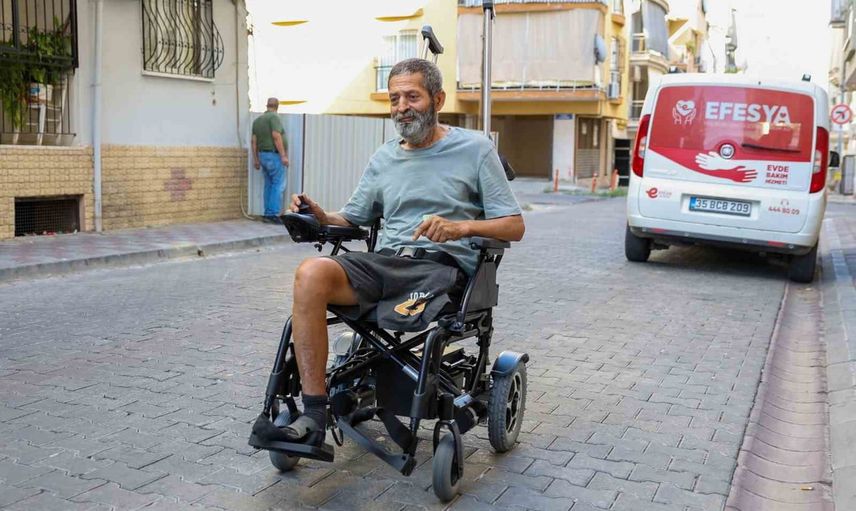 Başkan Yetişkin'den evde teslimat: engelli vatandaşa akülü sandalye
