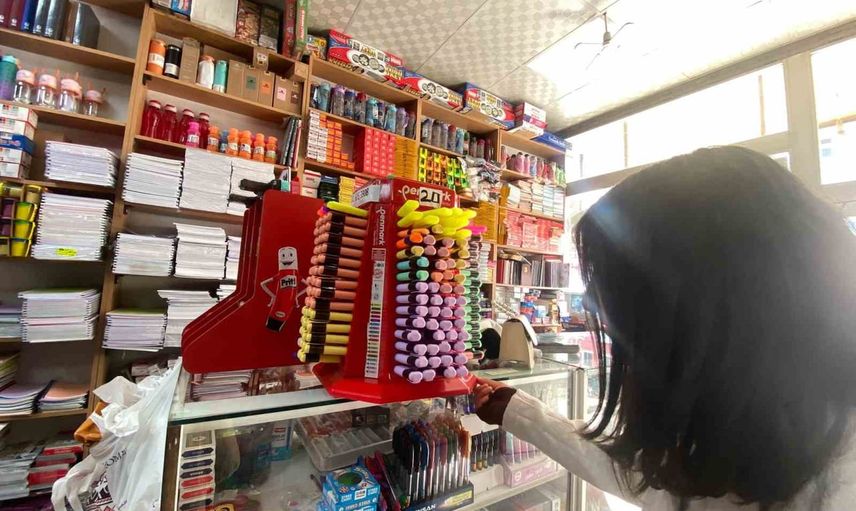 Patnos'ta okula dönüş hazırlıkları kırtasiye ve giyimde yoğunluk yarattı