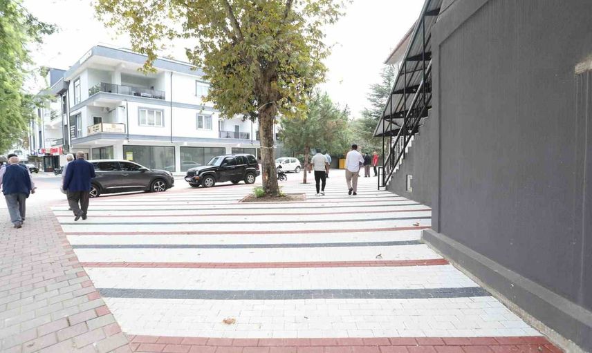 İnegöl'de duvarlar kaldırıldı: Hacı Lütfullah Camii mahalleyle bütünleşti