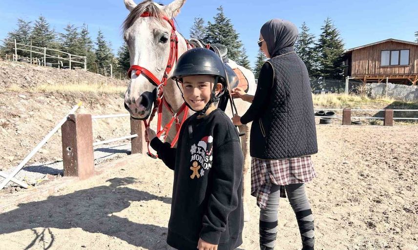 At çiftliğinde özgüven bulan çocuklar ekranlara mesafe koyuyor