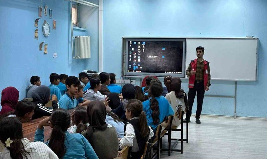 Besni'de velilere sanal kumarla mücadele, öğrencilere güvenli teknoloji eğitimi