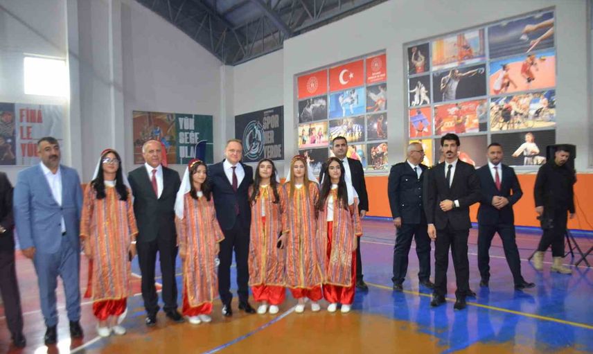 Bulanık'ta cumhuriyet bayramı 103. yıl coşkusu gençlerin sahnesinde