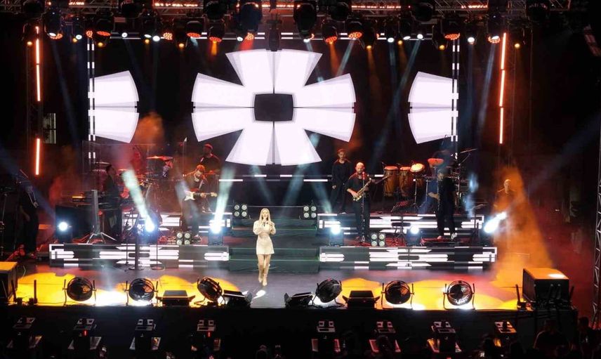 Ünlü sanatçı Derya Uluğ Beykoz'a taşınıyor: konser gecesinde beklenen duyuru