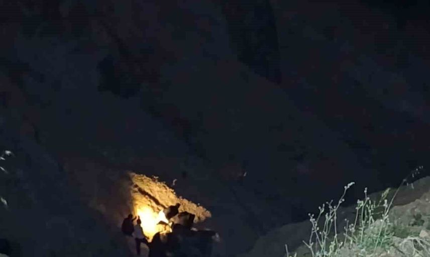 Kürtün'de kontrolü kaybeden araç yaklaşık 100 metrelik uçuruma yuvarlandı