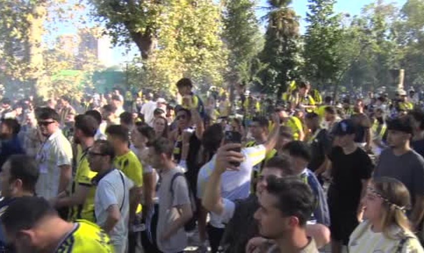 Şükrü Saraçoğlu önünde coşku: Fenerbahçe taraftarı derbiye akın etti