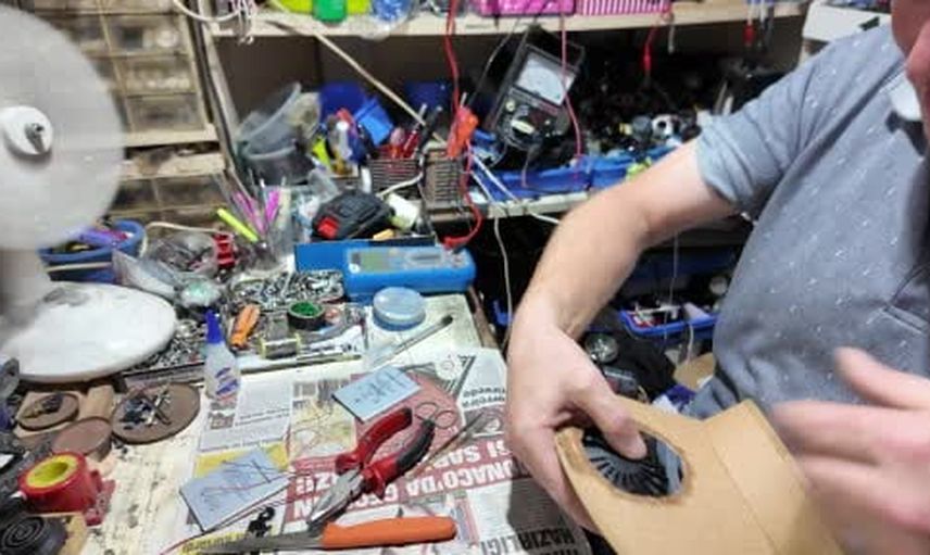 Fötr şapkaya entegre fanla çay toplayanlara pratik serinlik