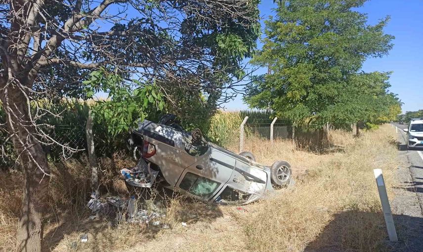 Kulu girişinde takla: otomobildeki iki çocuk hastaneye kaldırıldı