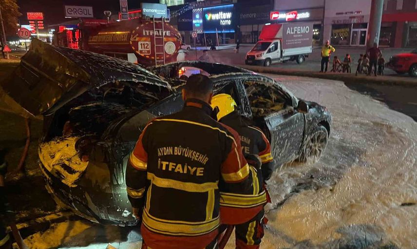 Aydın Büyükşehir itfaiyesi elektrikli araç yangınında özel donanımla kontrol sağladı