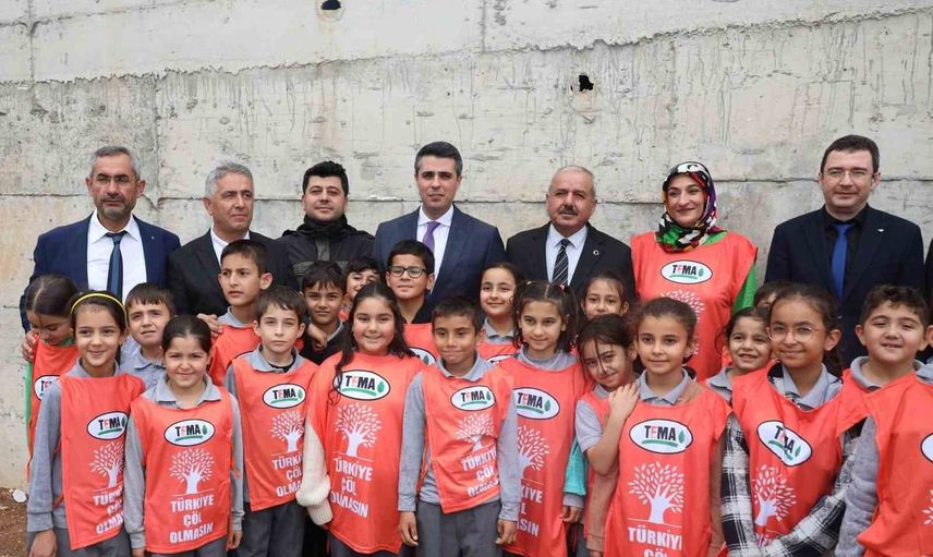 Cumhuriyet coşkusu toprakla buluştu: Elbistan'da 103 fidan dikildi