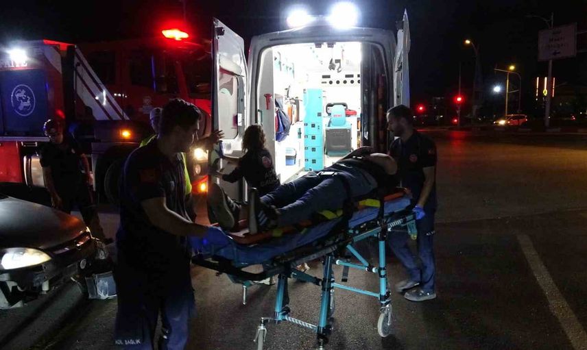 Malatya’da gece yarısı ekip aracıyla otomobil çarpıştı: iki polis ve sürücü yaralandı
