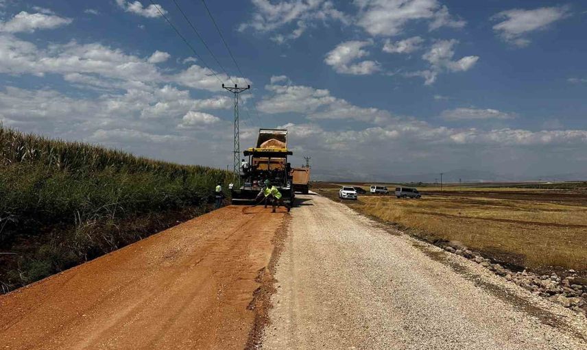 Kırsal ulaşımda konfor hedefi: Beşyol ve Kızılin arasındaki asfalt çalışmaları denetlendi