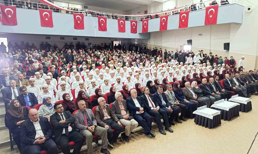 Afyonkarahisar'da 146 genç hafız icazet belgelerini aldı