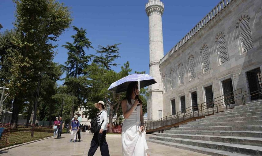 İstanbul'da boğaz kıyısında Antalya hissi: Kireçburnu sahili yoğunluğa ev sahipliği yaptı