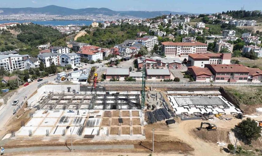 Gölcük'e ikinci kapalı yüzme havuzlu yeni spor kompleksi