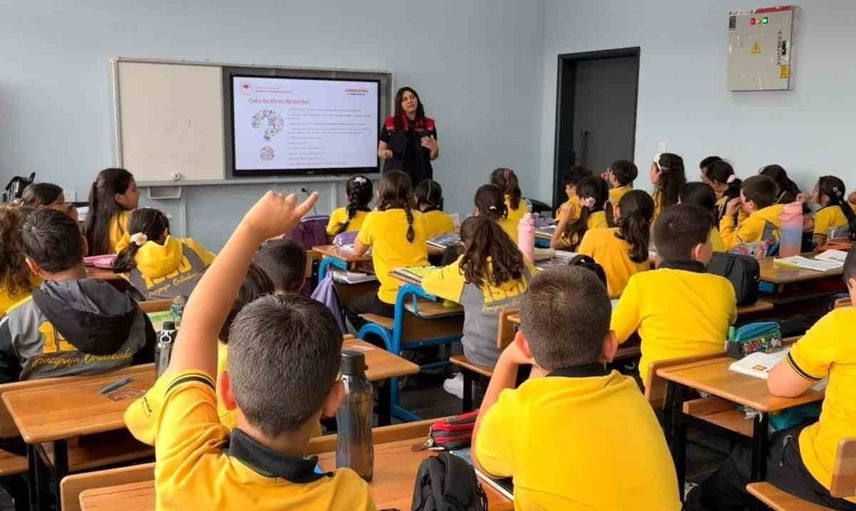 Karslı öğrencilerden gıda israfına karşı farkındalık atağı