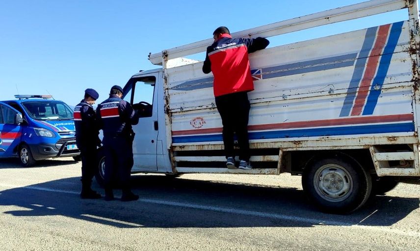 Uşak'ta sahada sıkı denetim: hayvan hareketleri ve sağlık kontrolü