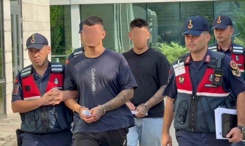 Borç yüzünden taşlı saldırı: genç hastane önünde bırakıldı