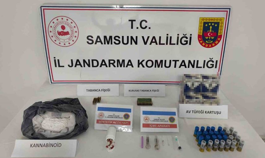 Samsun'da operasyonda 1 kilo 99 gram bonzai ham maddesi ve çok sayıda fişek bulundu