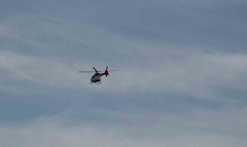 Zorlu arazide zamanla yarış: perikardit hastası helikopter ambulansla Van'a sevk edildi