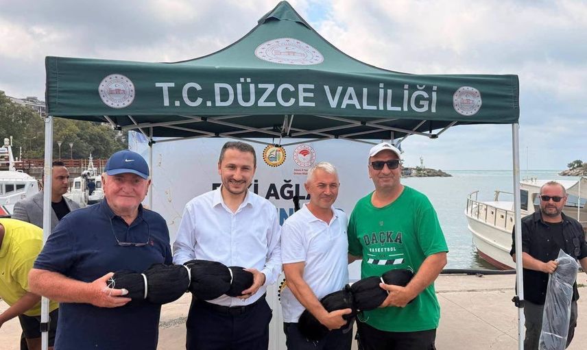 Akçakoca'da ağ yenileme projesiyle balıkçılara sezon desteği