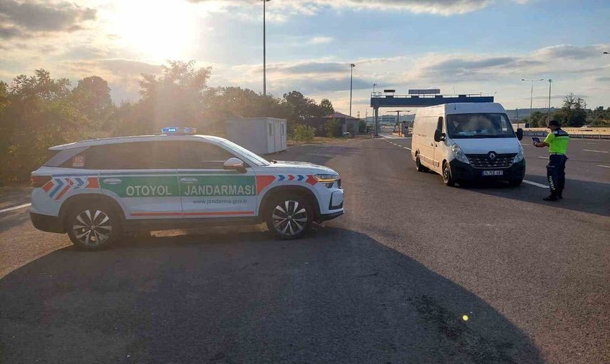 Sakarya gişelerinde denetimde midye kaçakçılığı ve pasaportsuz küçükbaşlar ortaya çıktı
