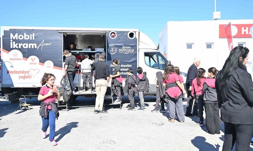 Kuşaklar arası köprü: Manisa'da hayvanlarla dostluk günü