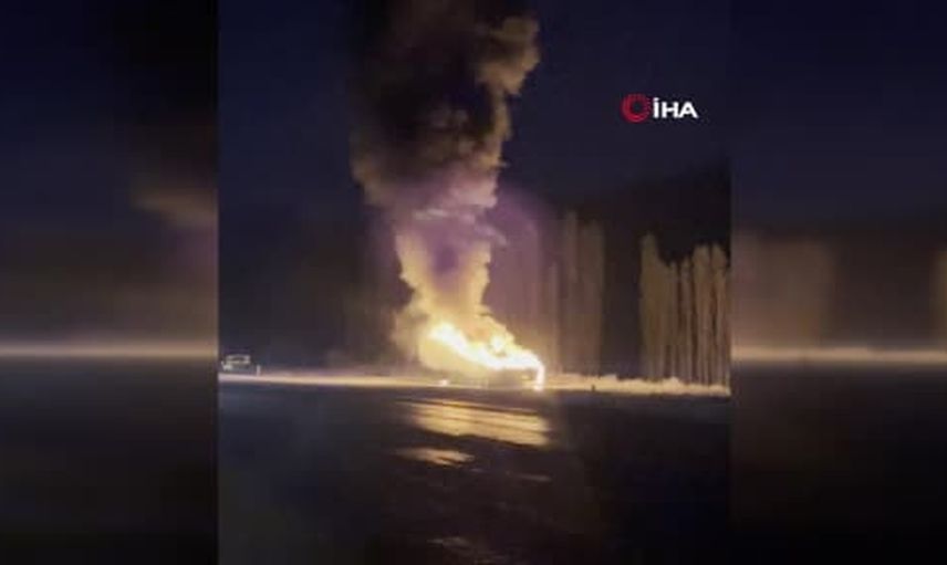Park halindeki tır dorsesi Oltu'da alev topuna döndü