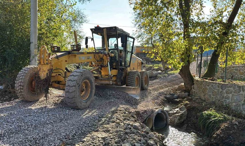 Alihocalar’da dere geçişi 800 milimetre borularla güçlendirilip ulaşıma açıldı