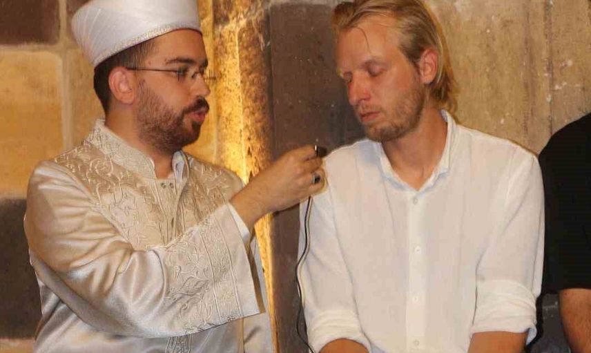Gevaş’ta İzzettin Şir Camii’nde Letonyalı turistin ihtida töreni