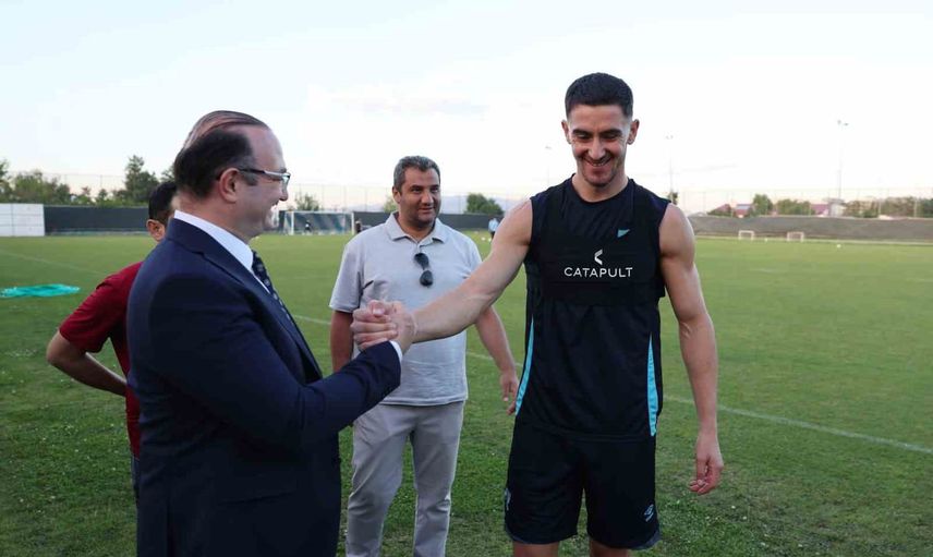 Rektörden moral ziyareti: Hacımüftüoğlu Erzurumspor'a inanç verdi