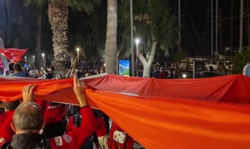 Bodrum'da cumhuriyet gecesi fener alayı ve konserle şenlendi