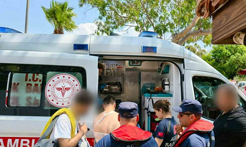 Denizde yardım: Fethiye ve Marmaris'te iki yaralı kıyıya ulaştırıldı