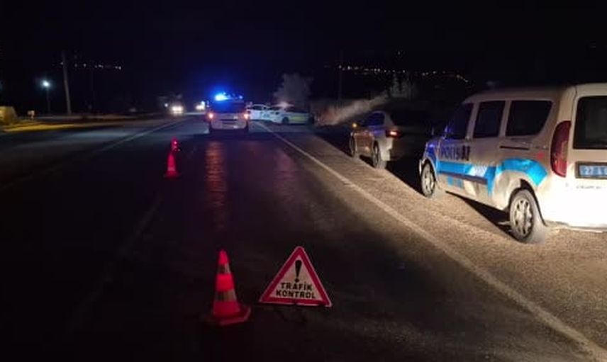 Yavuzeli girişinde traktörle otomobil çarpıştı: yaralananlar hastaneye kaldırıldı