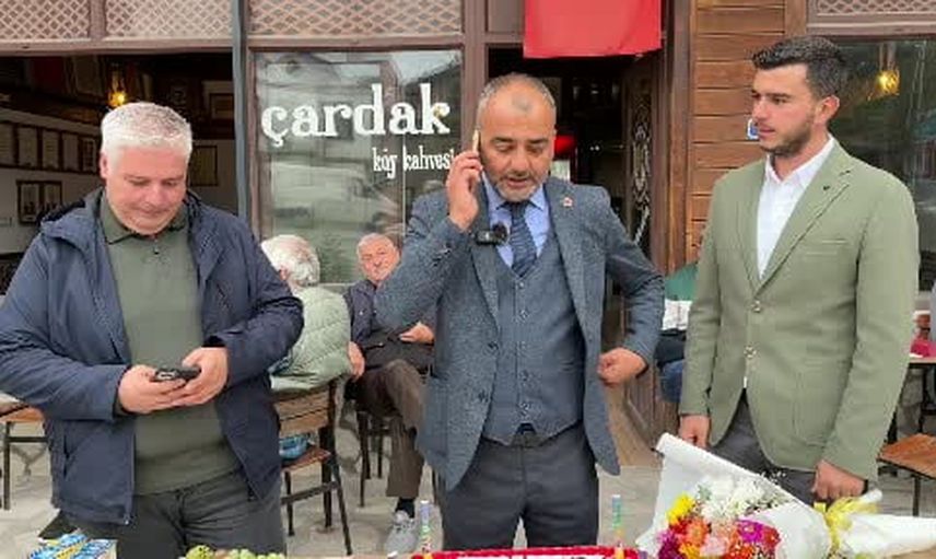 İtfaiyecilere yangın ihbarı altında düzenlenen sürpriz kutlama