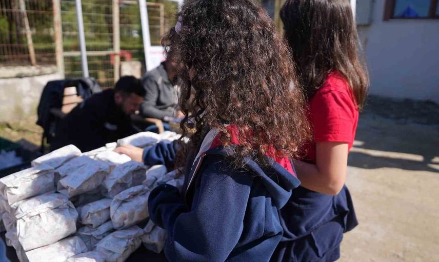 Okul ziyaretleriyle başlayan dostluk: öğrenciler barınağın hayvanlarıyla buluştu