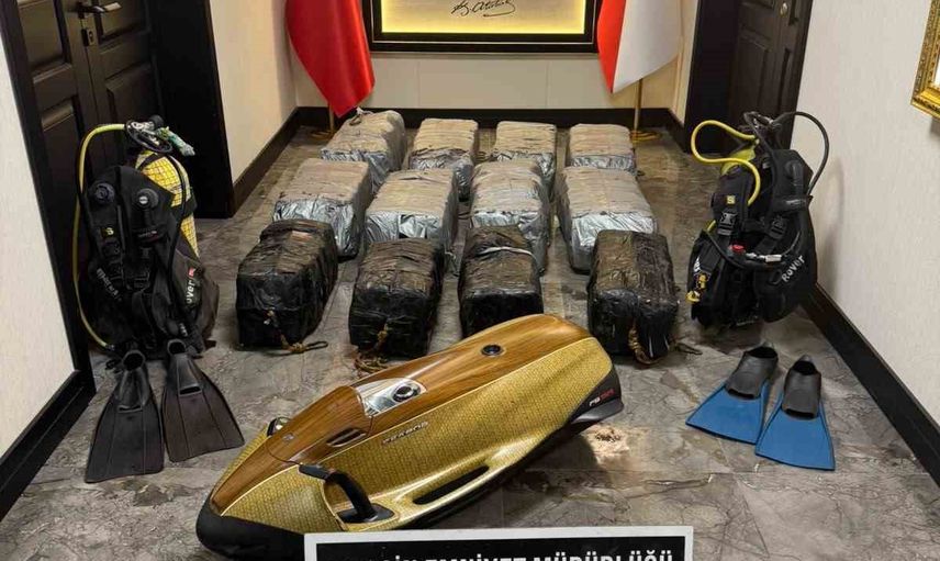 Narkotik ekipleri Mersin limanında gemiye gizlenmiş 350 kilogram kokain ele geçirdi