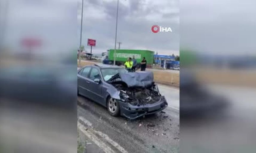 Otogar kavşağında tır ile iki araç çarpıştı: 11 yaralı