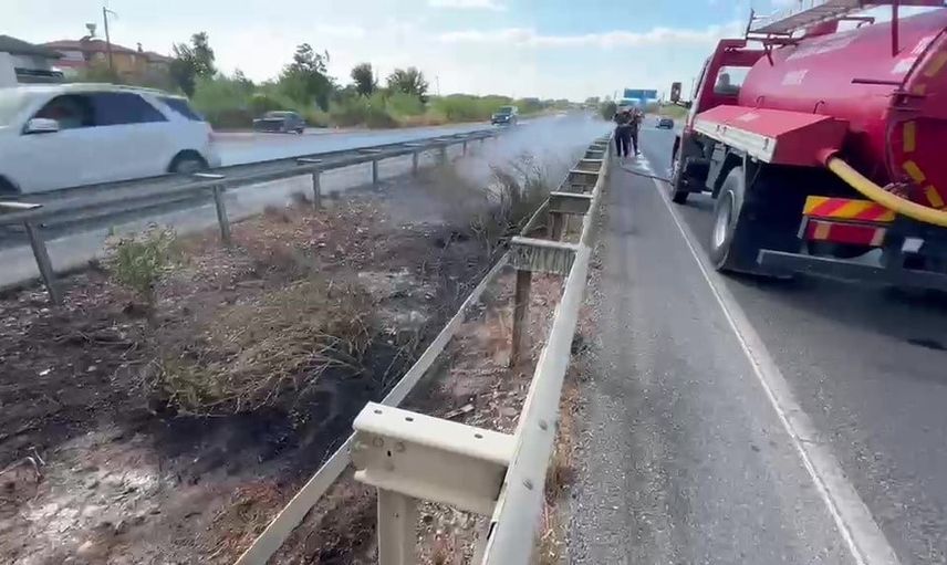 Refüjde çıkan kuru ot yangını izmarite bağlandı