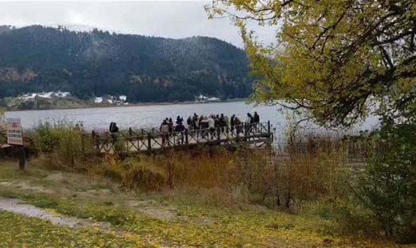 Abant'ta sonbahar ve kış iç içe: renklerle beyazın buluştuğu anlar