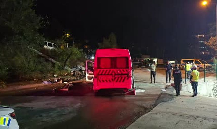 İşçi servisi kontrolü kaybedince beton direğe çarptı: altı yaralı