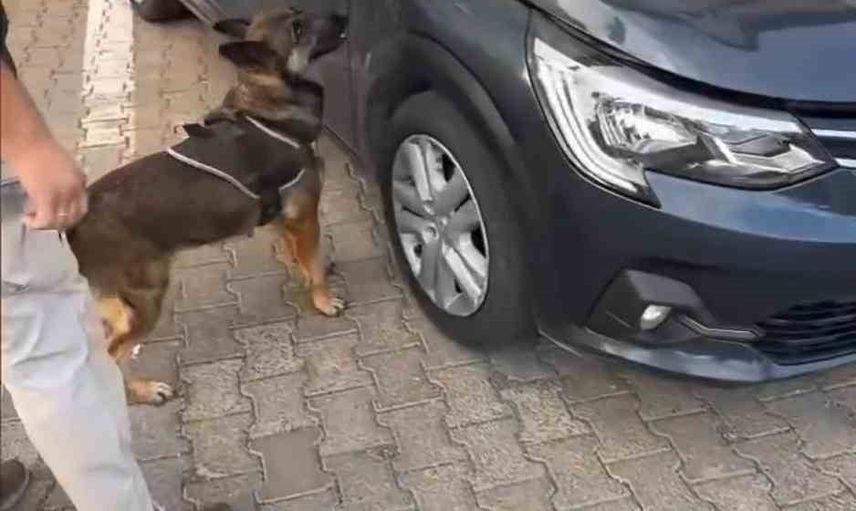 Motor kapağında paket: Bingöl'de 1 kilo 348 gram esrar ele geçirildi