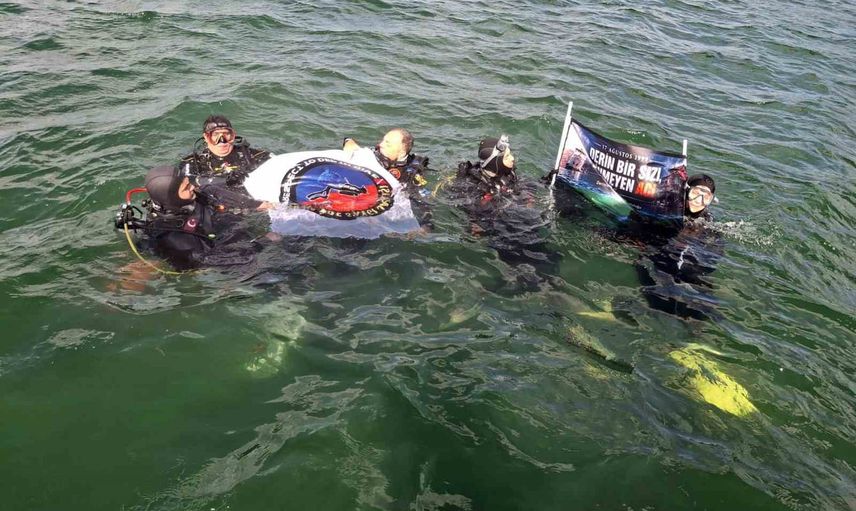 Deniz dibinde sızı: Marmara'da 17 Ağustos'un 27. yıldönümünde su altı anması