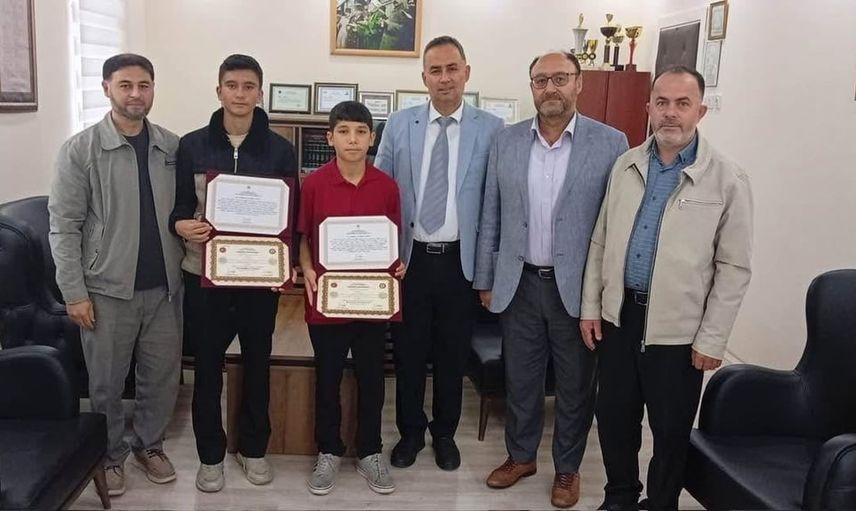 Bolvadin'de iki öğrenci daha icazet belgesi aldı