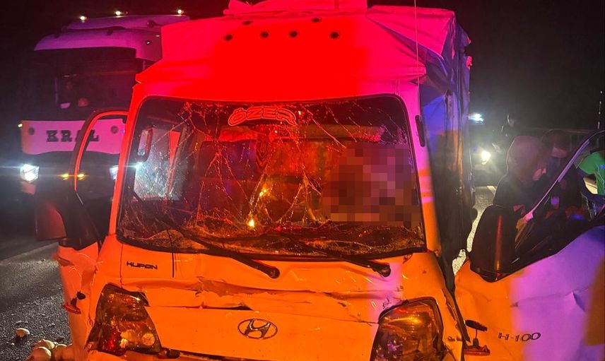 Bilecik’te poyra mevkiinde otobüsle kamyonet çarpıştı, sürücü yaşamını yitirdi