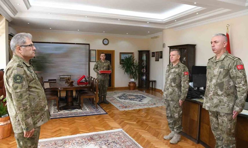 Erzincan'da 3'üncü orduya yeni komuta teslim edildi
