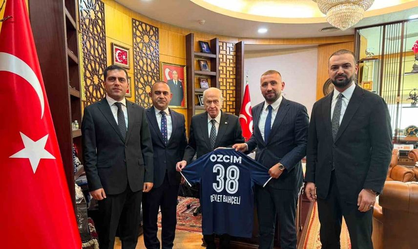 Erciyes 38 FK'den Bahçeli'ye forma hediyesi ve şampiyonluk sözü