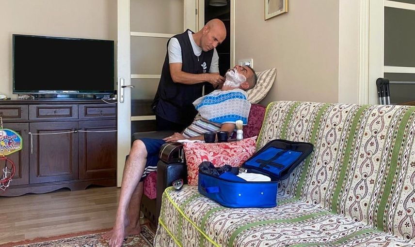 Evde bakım hizmeti Efeler'de günlük yaşamı kolaylaştırıyor