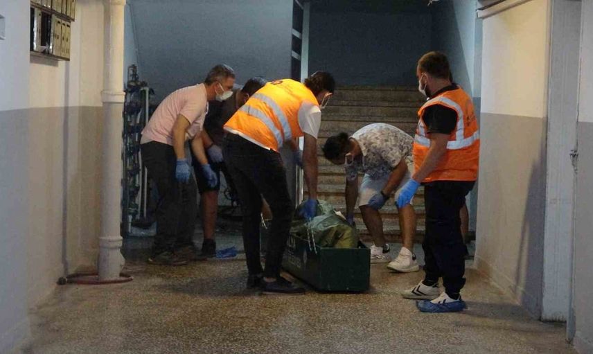 Komşular gazete yokluğunu fark etti: Antalya'da yalnız yaşayan adam evinde ölü bulundu