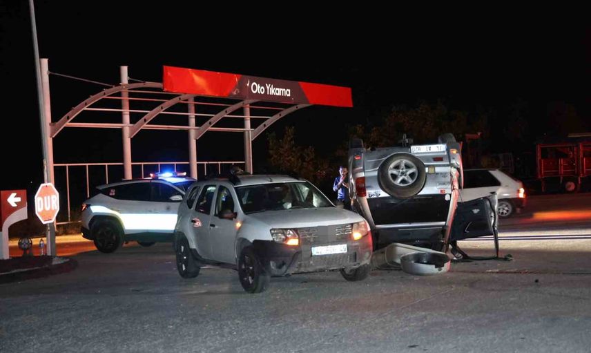 nevşehir’de takla atan otomobil yol kenarındaki araca çarptı